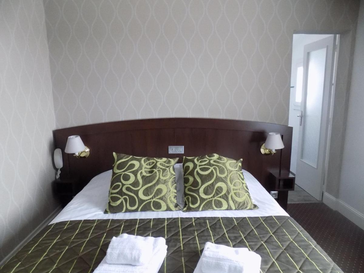 Logis Hotel La Breche - Restaurant Berthelot Amboise Esterno foto