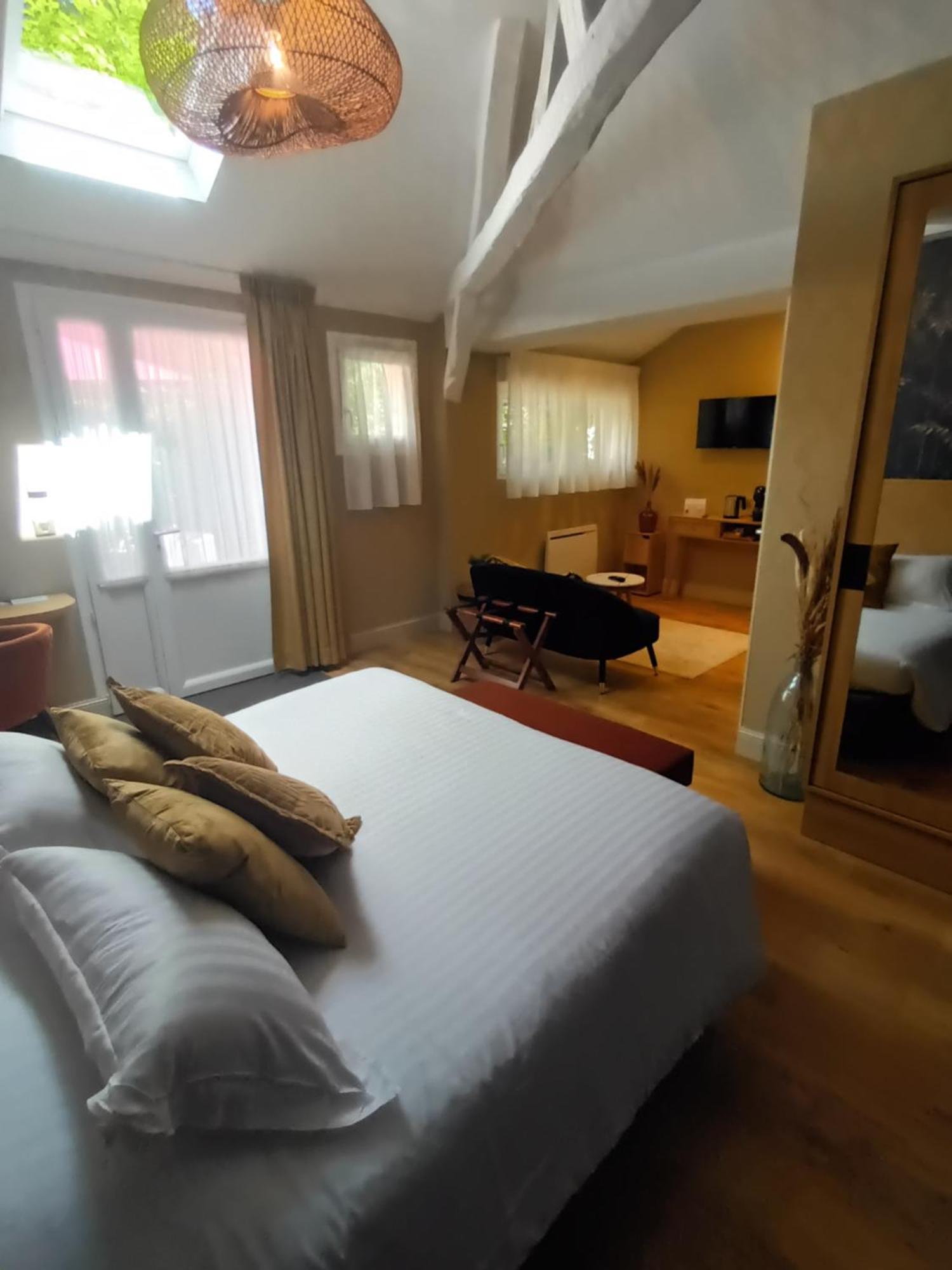 Logis Hotel La Breche - Restaurant Berthelot Amboise Esterno foto
