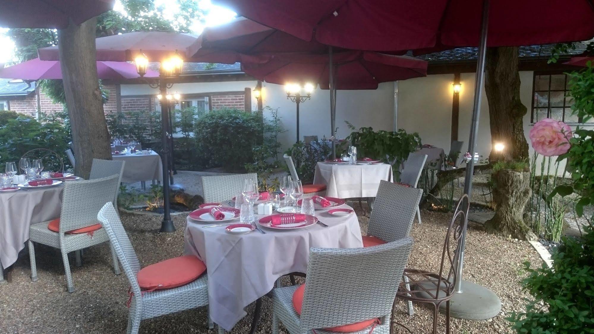 Logis Hotel La Breche - Restaurant Berthelot Amboise Esterno foto